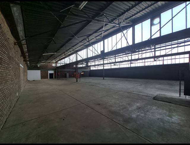 1,027M² WAREHOUSE TO LET IN BENROSE